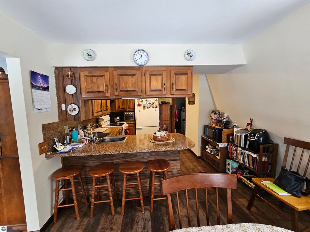 Image 5 of property listing at 5800 Townhall Road, Hale, MI 48739