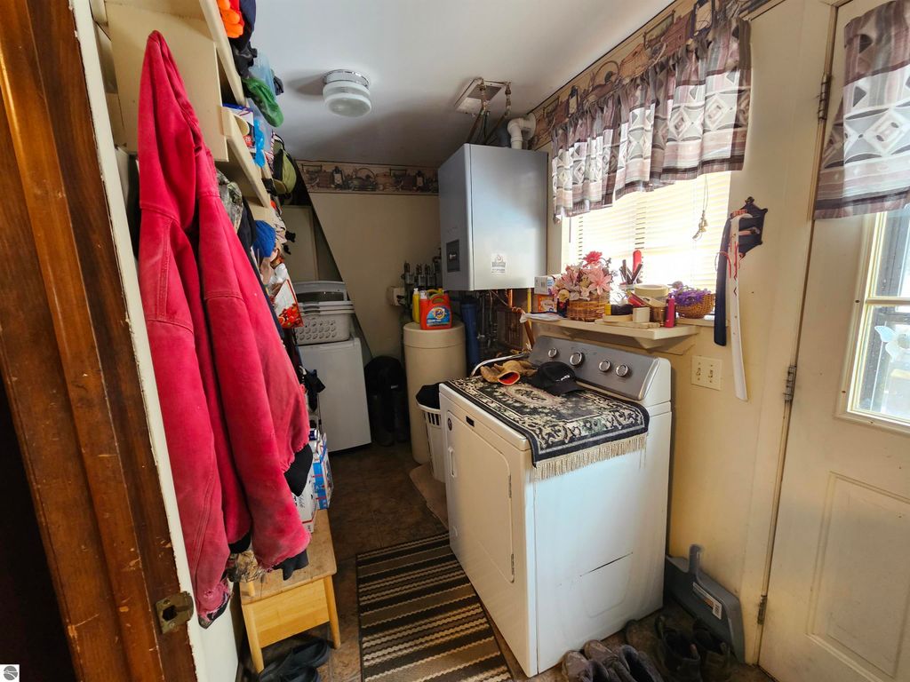 Image 7 of property listing at 5800 Townhall Road, Hale, MI 48739