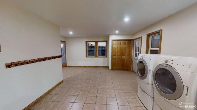 2389 S Whitley Road, Columbia City, IN 46725