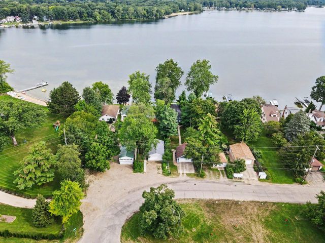4621 S Long Lake Drive, Portage City, MI 49002