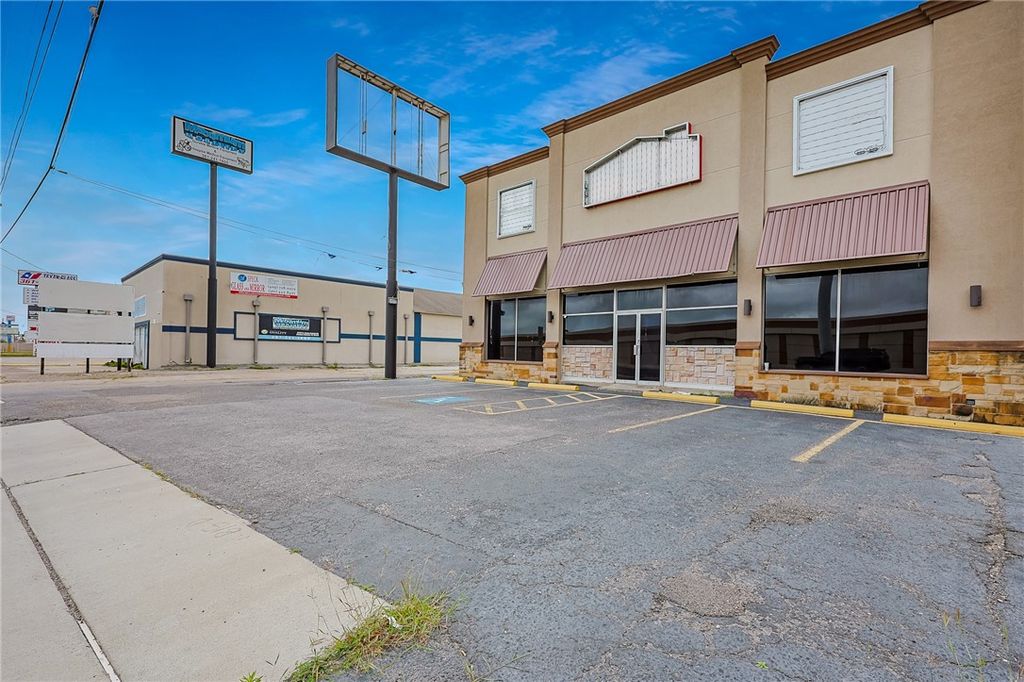 3225 S Padre Island Dr, Corpus Christi, TX 78415 — exterior
