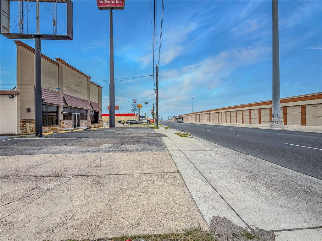 3225 S Padre Island Dr, Corpus Christi, TX 78415 — photo 4