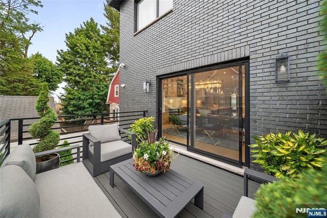 25 Knox Avenue, Cliffside Park, NJ 07010