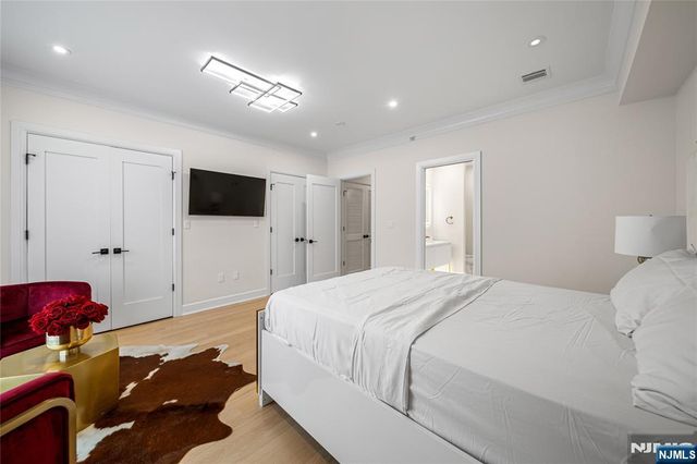 25 Knox Avenue, Cliffside Park, NJ 07010