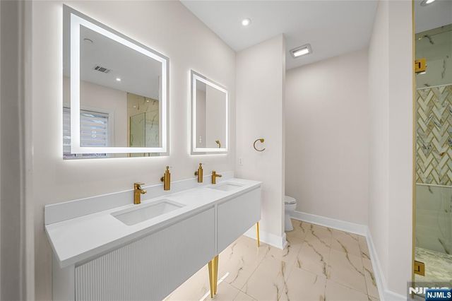 25 Knox Avenue, Cliffside Park, NJ 07010
