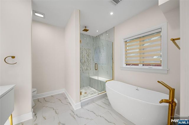 25 Knox Avenue, Cliffside Park, NJ 07010