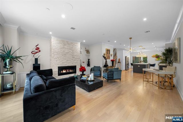 25 Knox Avenue, Cliffside Park, NJ 07010