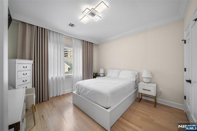 25 Knox Avenue, Cliffside Park, NJ 07010