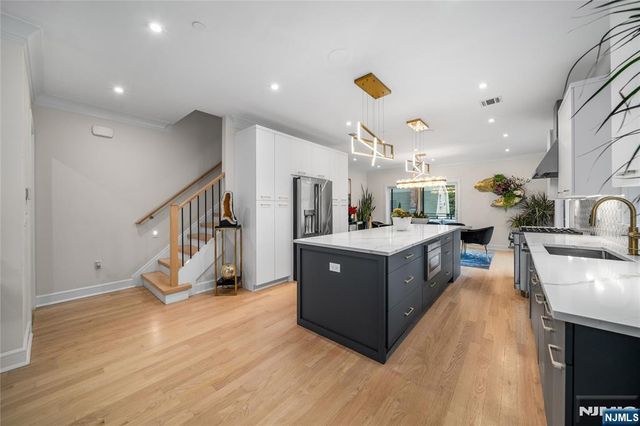 25 Knox Avenue, Cliffside Park, NJ 07010