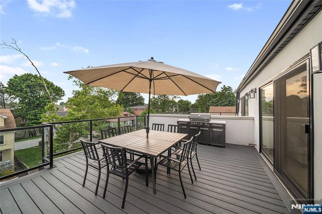 25 Knox Avenue, Cliffside Park, NJ 07010