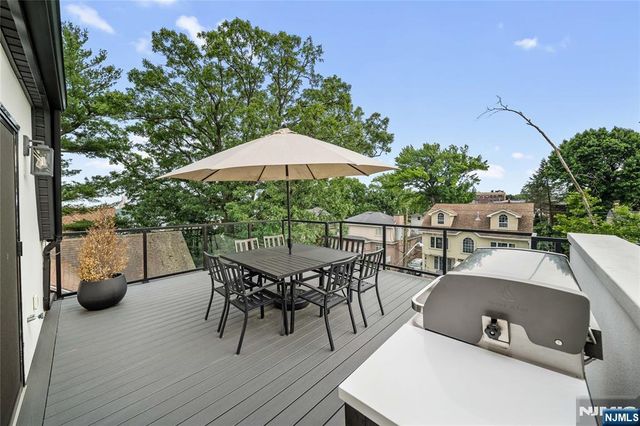 25 Knox Avenue, Cliffside Park, NJ 07010