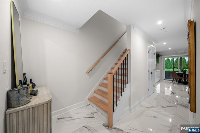 25 Knox Avenue, Cliffside Park, NJ 07010