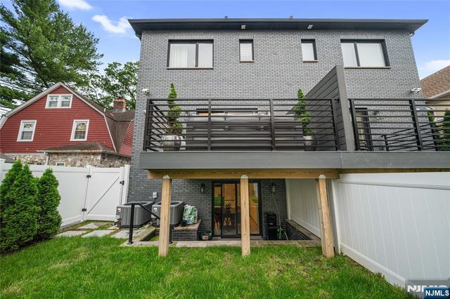 25 Knox Avenue, Cliffside Park, NJ 07010