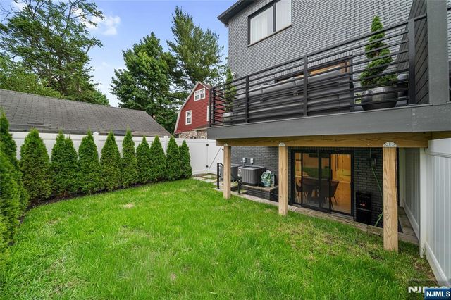 25 Knox Avenue, Cliffside Park, NJ 07010