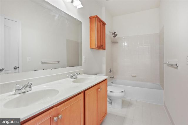 25209 EISENHOWER DR, Chantilly, VA 20152