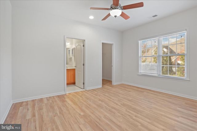 25209 EISENHOWER DR, Chantilly, VA 20152