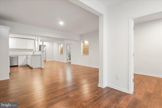 25209 EISENHOWER DR, Chantilly, VA 20152