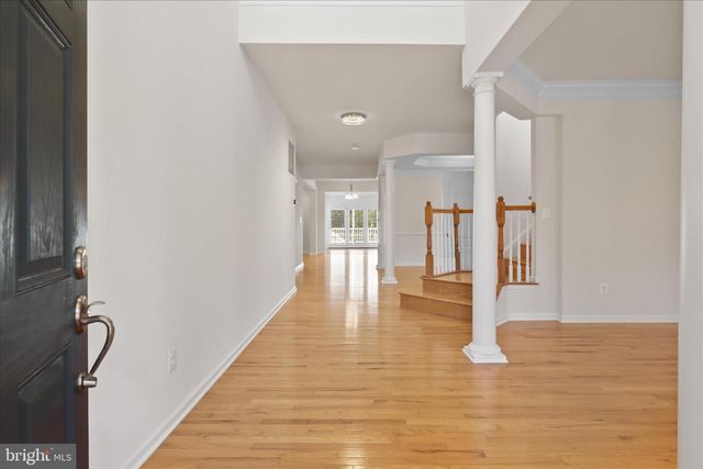 25209 EISENHOWER DR, Chantilly, VA 20152