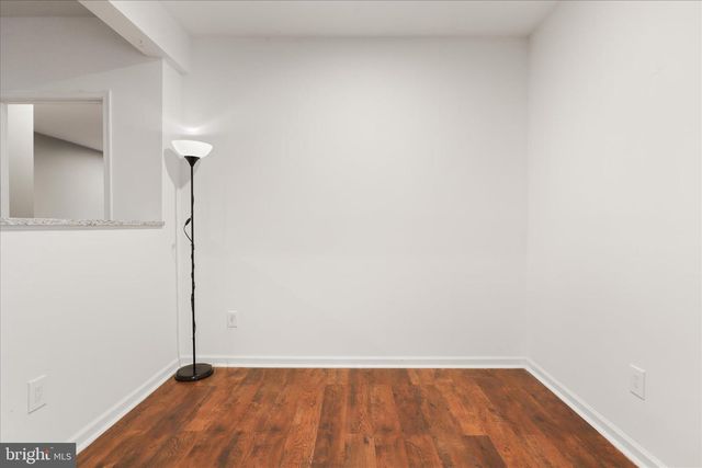 25209 EISENHOWER DR, Chantilly, VA 20152