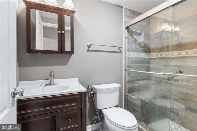 25209 EISENHOWER DR, Chantilly, VA 20152