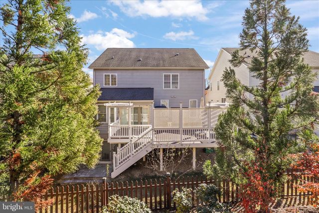 25209 EISENHOWER DR, Chantilly, VA 20152