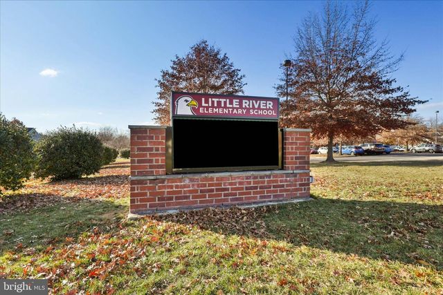 25209 EISENHOWER DR, Chantilly, VA 20152