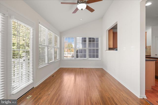 25209 EISENHOWER DR, Chantilly, VA 20152