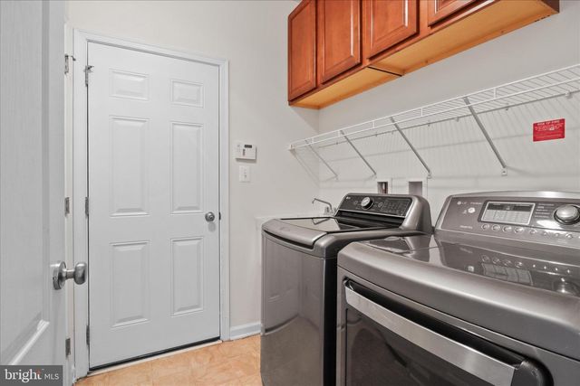 25209 EISENHOWER DR, Chantilly, VA 20152