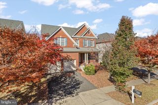 25209 EISENHOWER DR, Chantilly, VA 20152