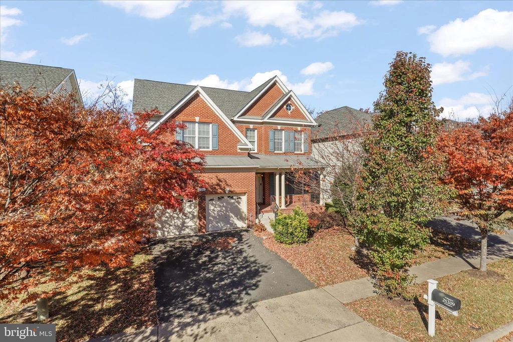 25209 EISENHOWER DR, Chantilly, VA 20152
