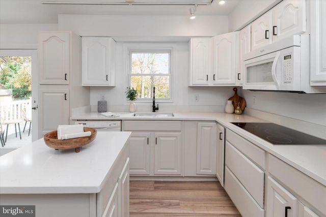 7963 OAK RD, Pasadena, MD 21122