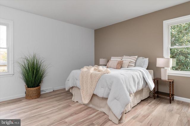 7963 OAK RD, Pasadena, MD 21122