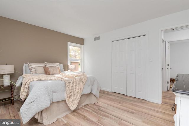 7963 OAK RD, Pasadena, MD 21122