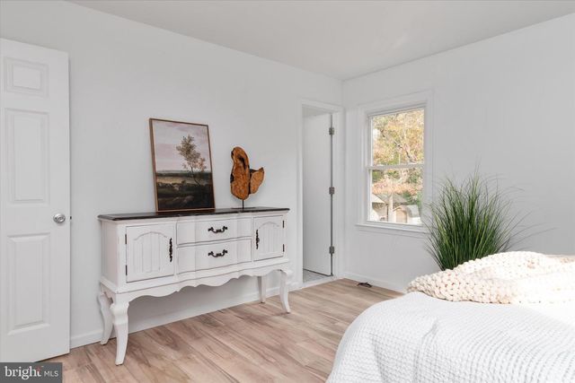 7963 OAK RD, Pasadena, MD 21122