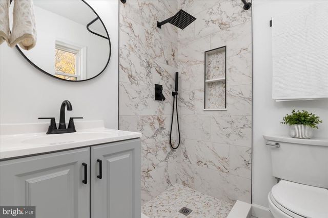 7963 OAK RD, Pasadena, MD 21122