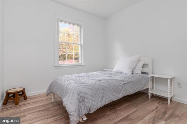 7963 OAK RD, Pasadena, MD 21122