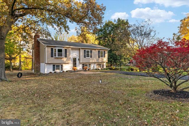 7963 OAK RD, Pasadena, MD 21122