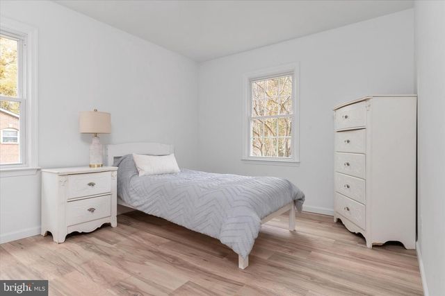 7963 OAK RD, Pasadena, MD 21122