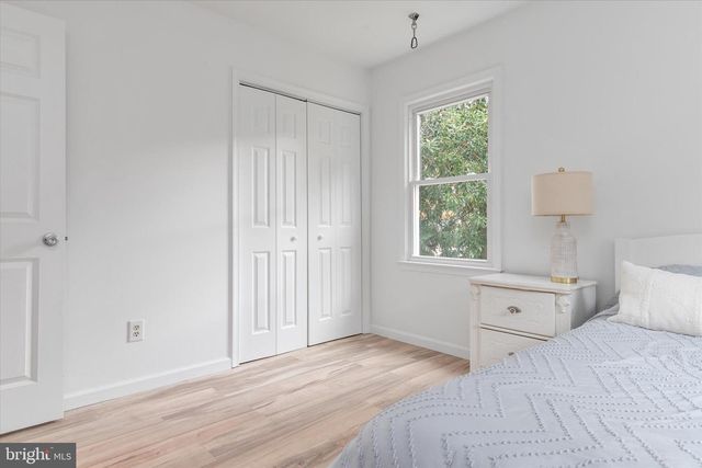 7963 OAK RD, Pasadena, MD 21122