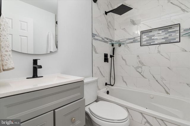 7963 OAK RD, Pasadena, MD 21122