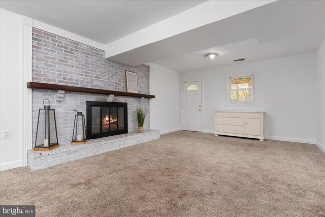 7963 OAK RD, Pasadena, MD 21122