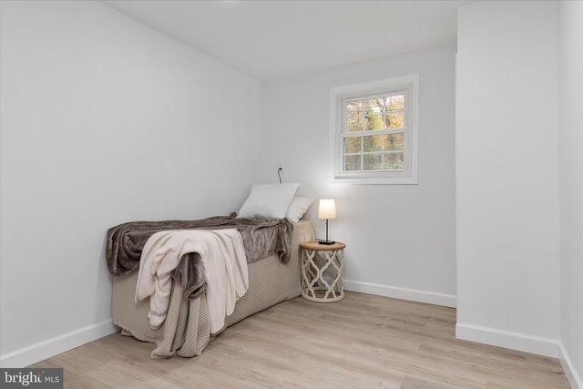 7963 OAK RD, Pasadena, MD 21122