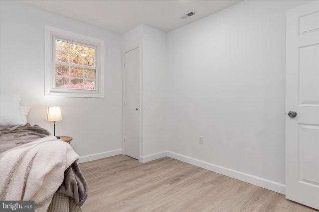 7963 OAK RD, Pasadena, MD 21122