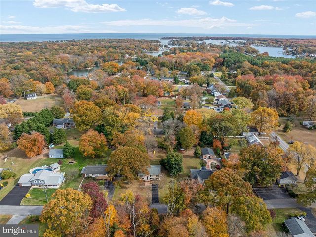 7963 OAK RD, Pasadena, MD 21122