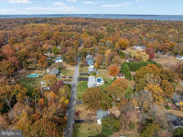 7963 OAK RD, Pasadena, MD 21122