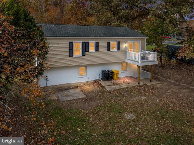 7963 OAK RD, Pasadena, MD 21122