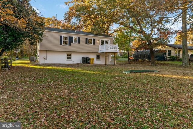 7963 OAK RD, Pasadena, MD 21122