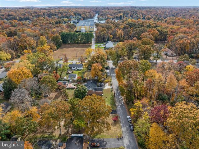 7963 OAK RD, Pasadena, MD 21122