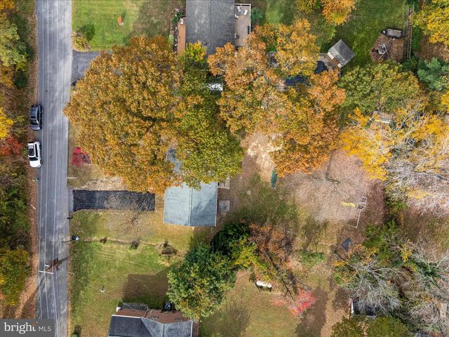 7963 OAK RD, Pasadena, MD 21122