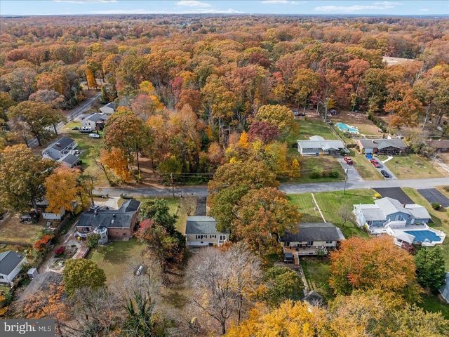 7963 OAK RD, Pasadena, MD 21122